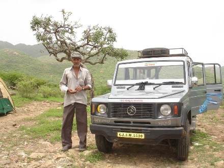 Toofan & Ajaabhai the driver in the Barda hills..